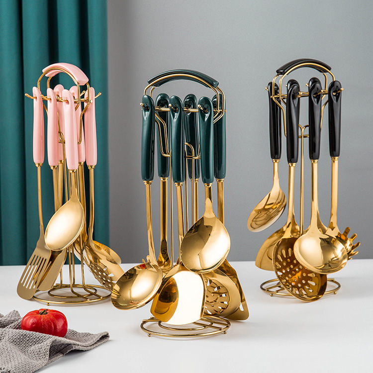 Utensils set with ceramic handle